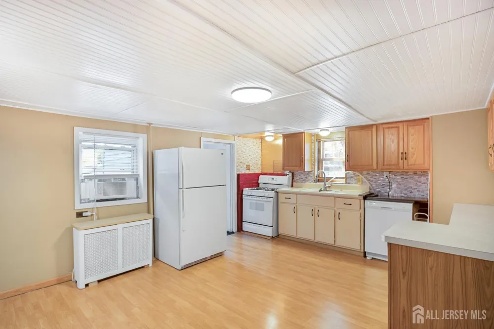 17 Douglas Street Fords, NJ 08863