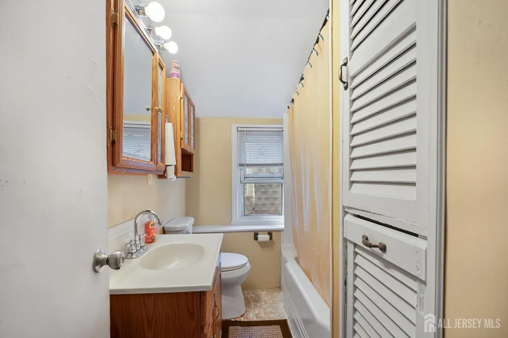 17 Douglas Street Fords, NJ 08863