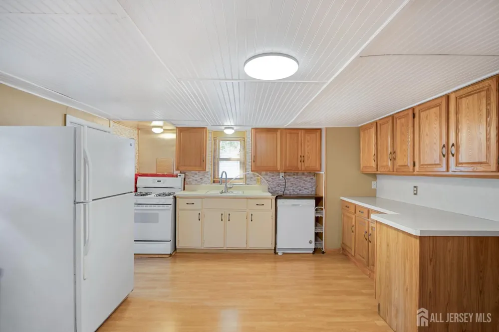 17 Douglas Street Fords, NJ 08863