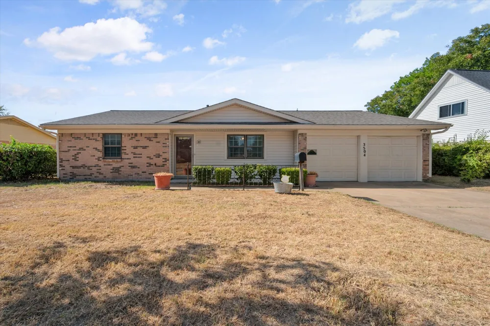 3504 Carriage Hill Drive Forest Hill, TX 76140