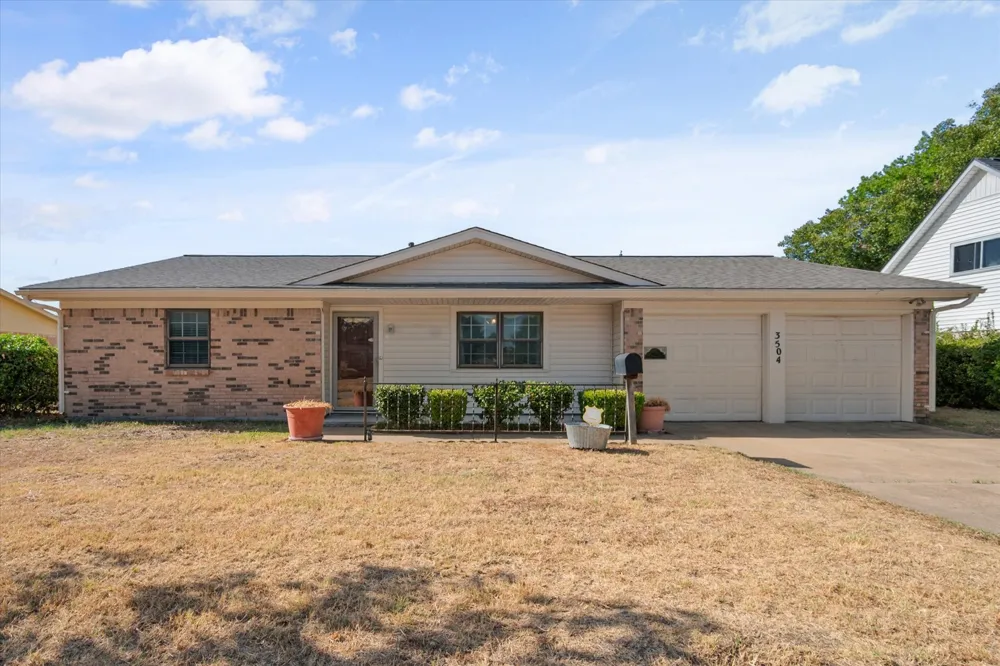 3504 Carriage Hill Drive Forest Hill, TX 76140