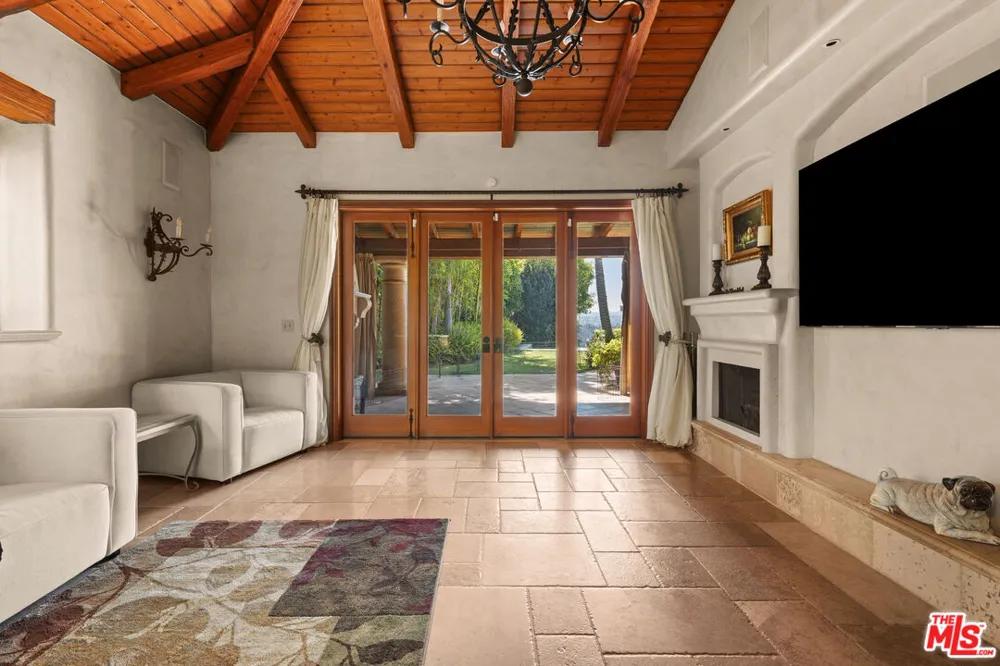 1617 Tower Grove Drive Los Angeles, CA 90210