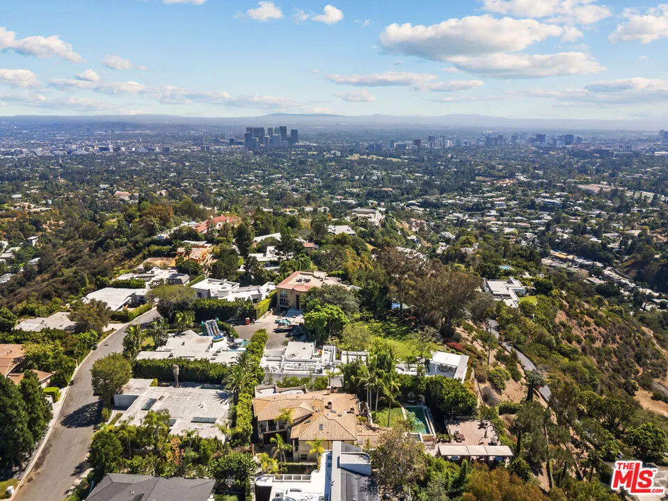 1617 Tower Grove Drive Los Angeles, CA 90210