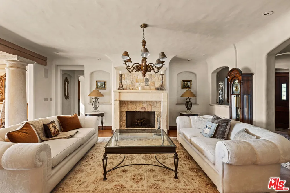 1617 Tower Grove Drive Los Angeles, CA 90210