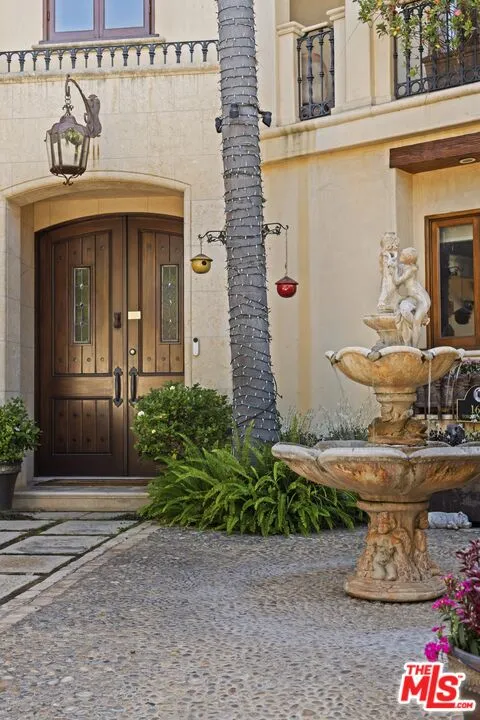 1617 Tower Grove Drive Los Angeles, CA 90210