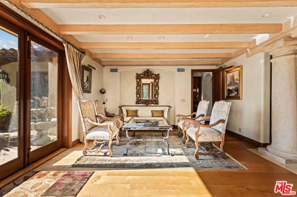 1617 Tower Grove Drive Los Angeles, CA 90210