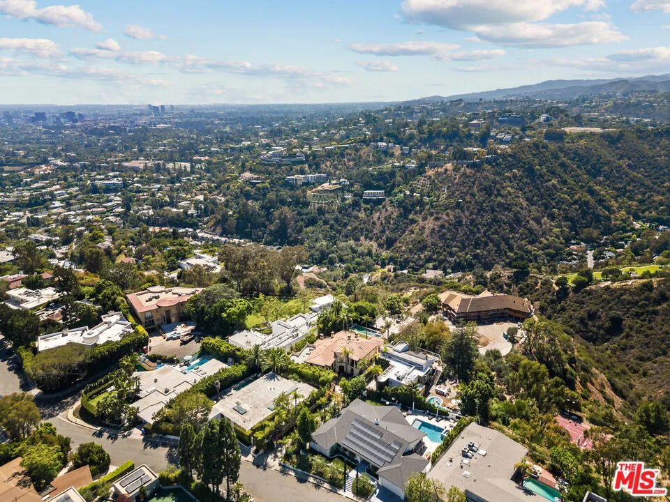 1617 Tower Grove Drive Los Angeles, CA 90210
