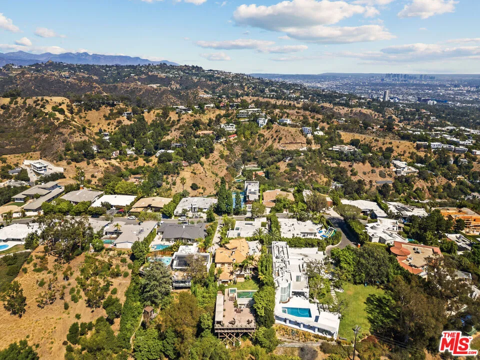 1617 Tower Grove Drive Los Angeles, CA 90210