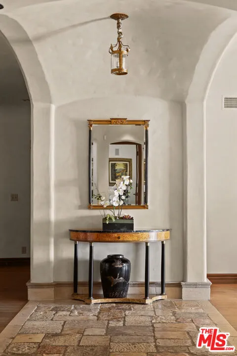 1617 Tower Grove Drive Los Angeles, CA 90210