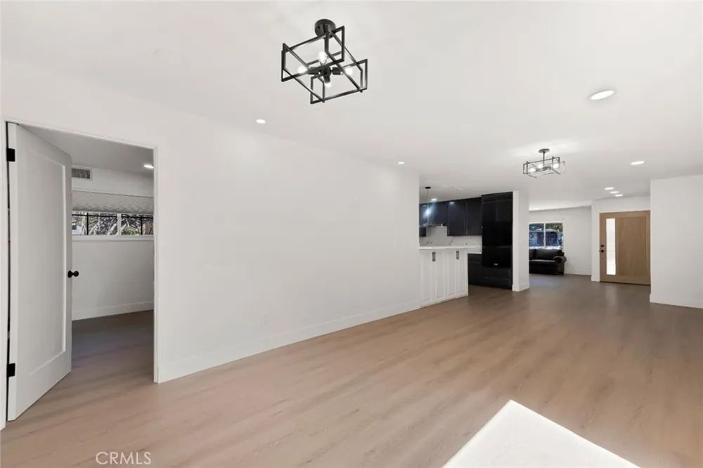 9425 Mclennan Avenue Northridge, CA 91343