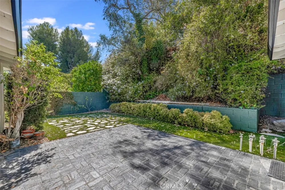 9425 Mclennan Avenue Northridge, CA 91343