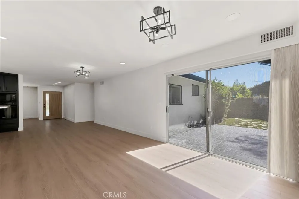 9425 Mclennan Avenue Northridge, CA 91343
