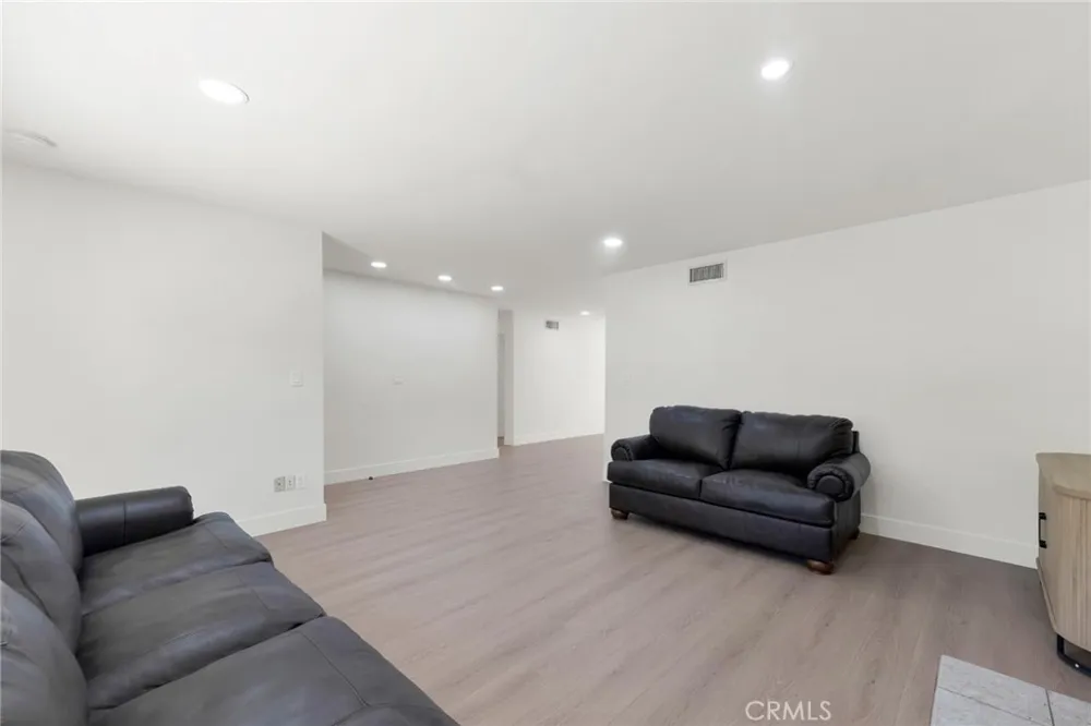 9425 Mclennan Avenue Northridge, CA 91343