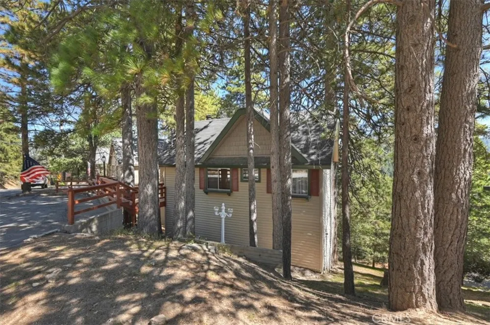 26525 Walnut Hills Lake Arrowhead, CA 92352