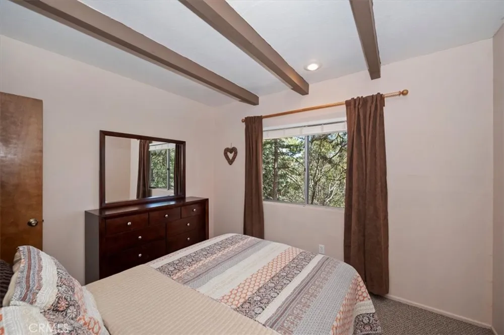 26525 Walnut Hills Lake Arrowhead, CA 92352