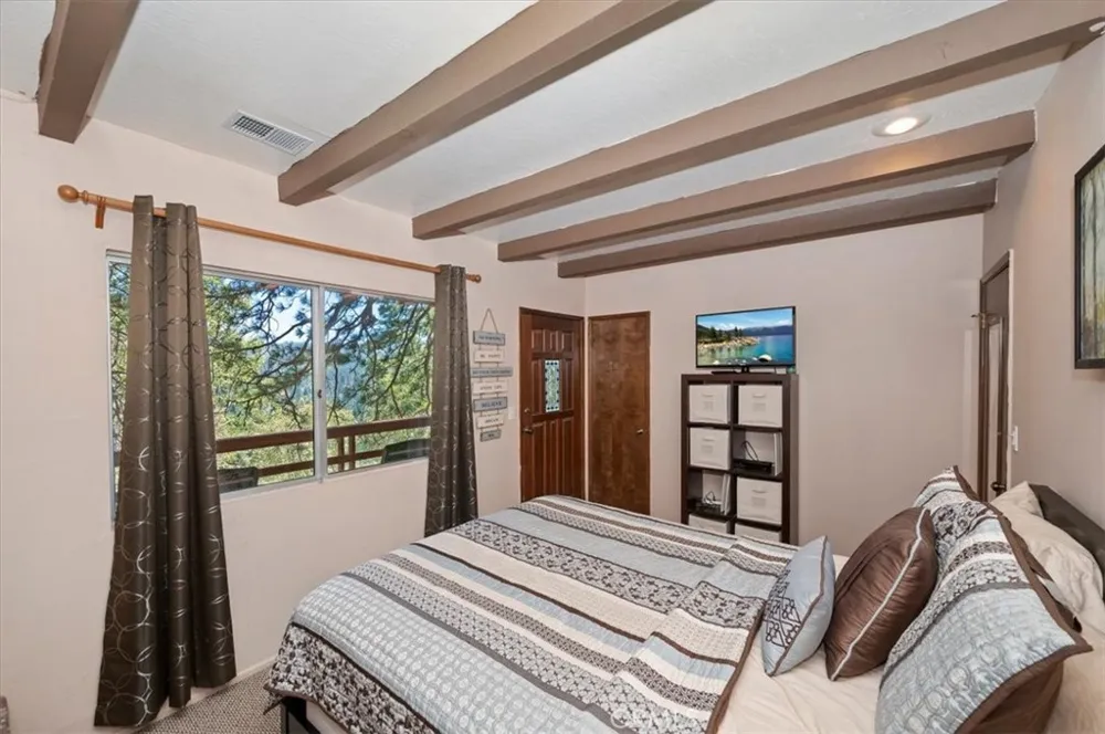 26525 Walnut Hills Lake Arrowhead, CA 92352