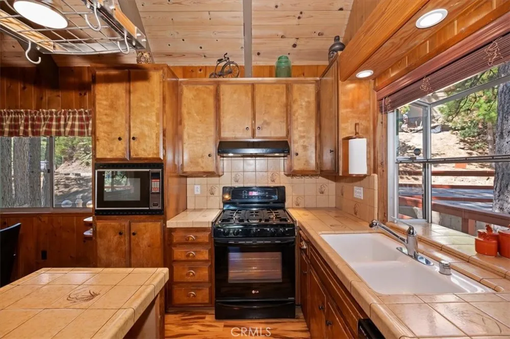 26525 Walnut Hills Lake Arrowhead, CA 92352
