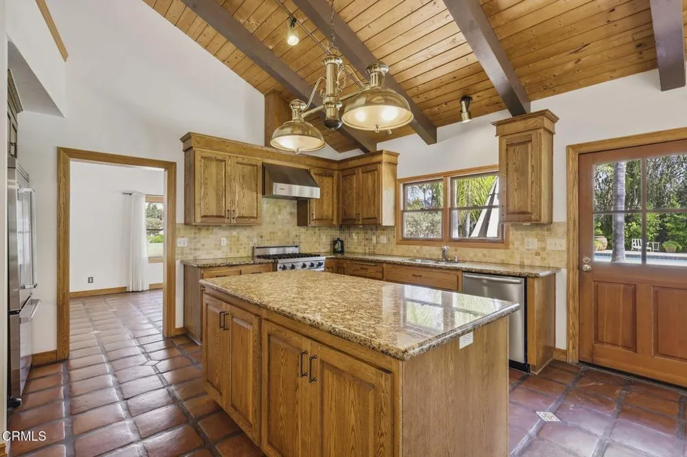 800 Oak Grove Court Ojai, CA 93023