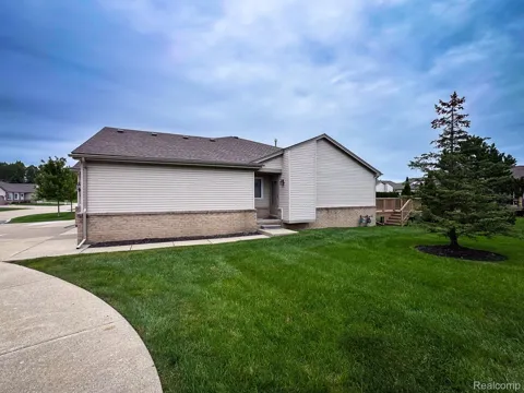 53240 Glen Oak Drive