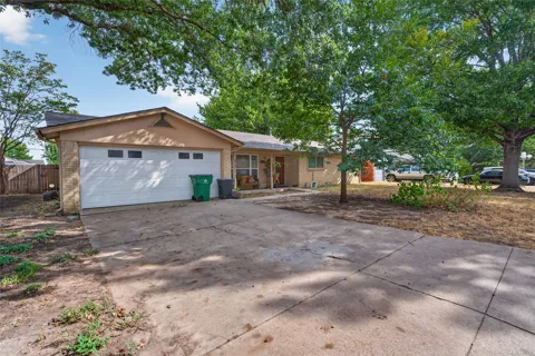 5613 Bonnie Wayne Street