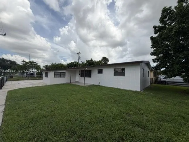 955 E 1st St #0 Hialeah, FL 33010