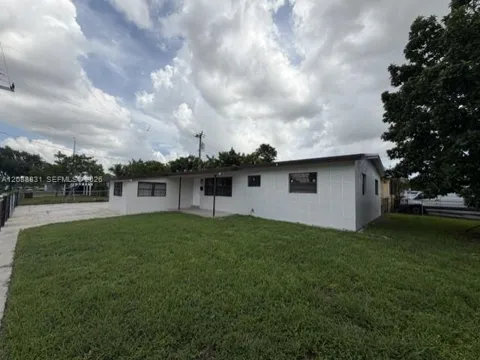 955 E 1st St #0