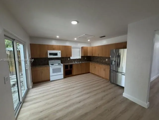 955 E 1st St #0 Hialeah, FL 33010