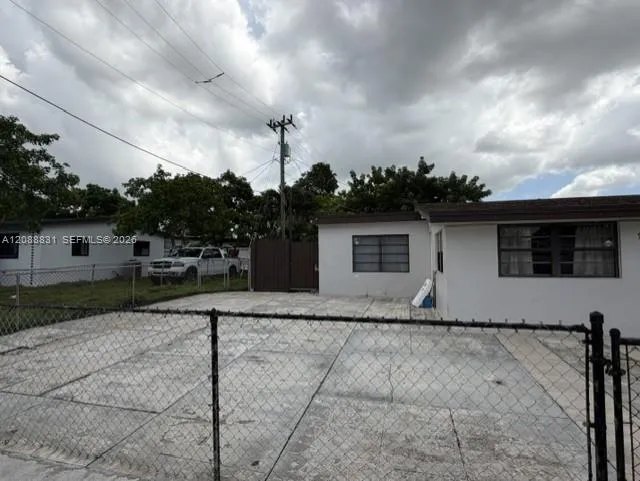955 E 1st St #0 Hialeah, FL 33010
