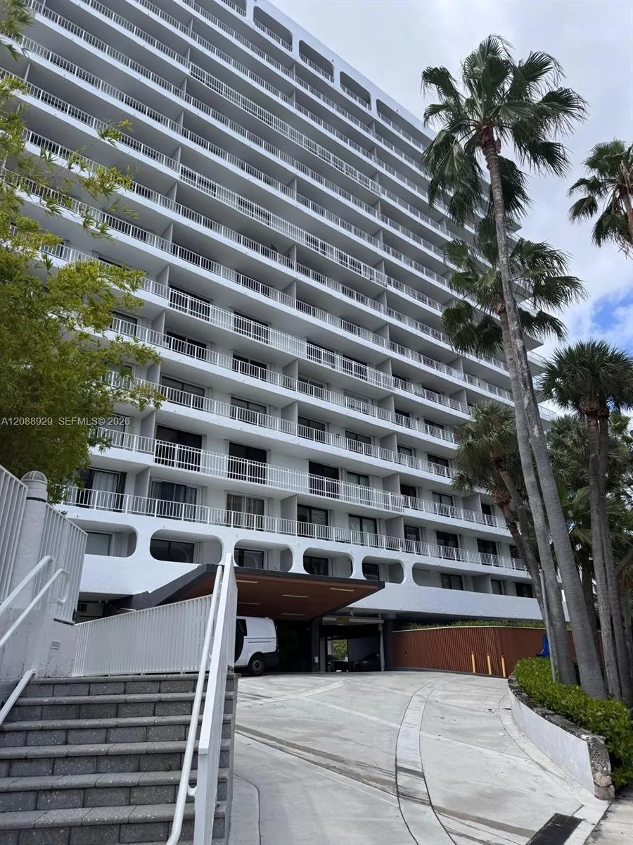 200 SE 15th Rd #7D Miami, FL 33129