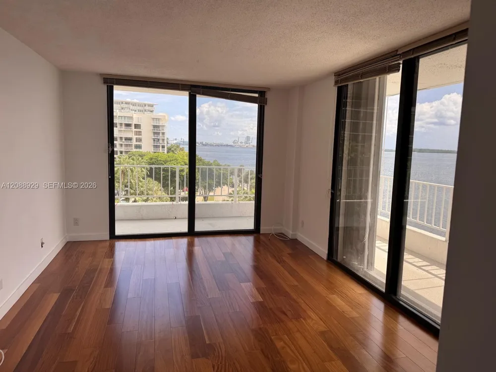 200 SE 15th Rd #7D Miami, FL 33129