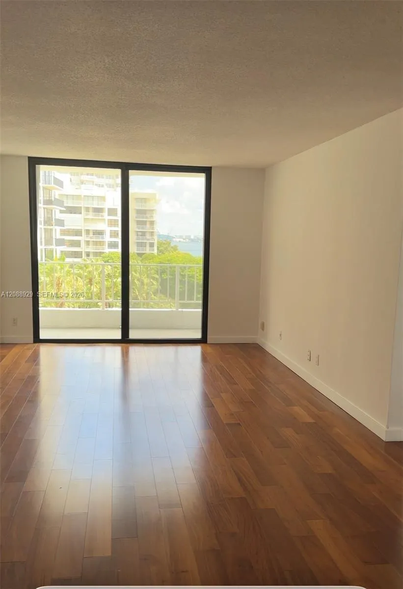 200 SE 15th Rd #7D Miami, FL 33129