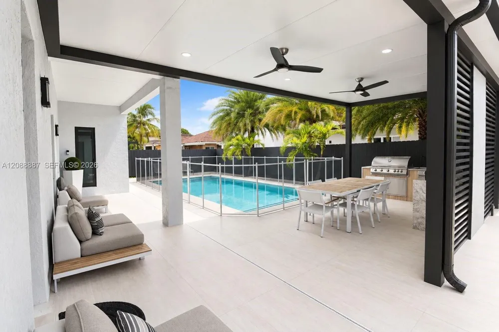 8872 NW 181st St Hialeah Gardens, FL 33018
