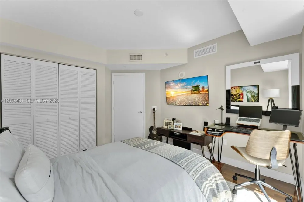 41 SE 5th St #801 Miami, FL 33131