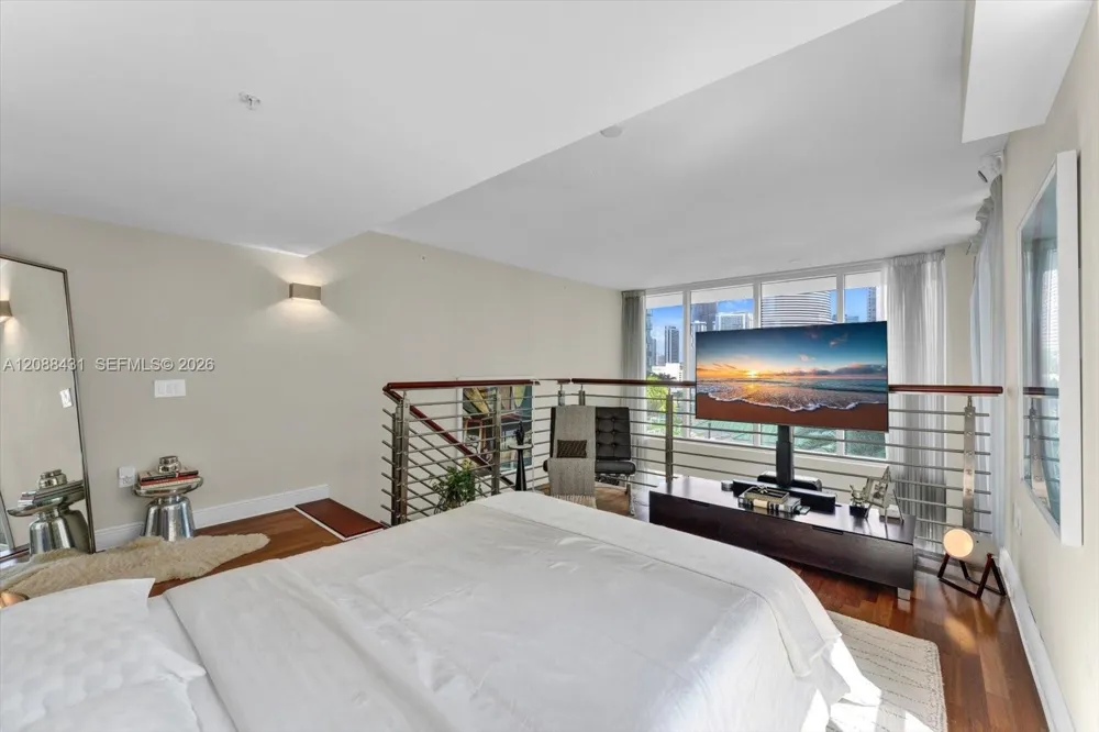 41 SE 5th St #801 Miami, FL 33131