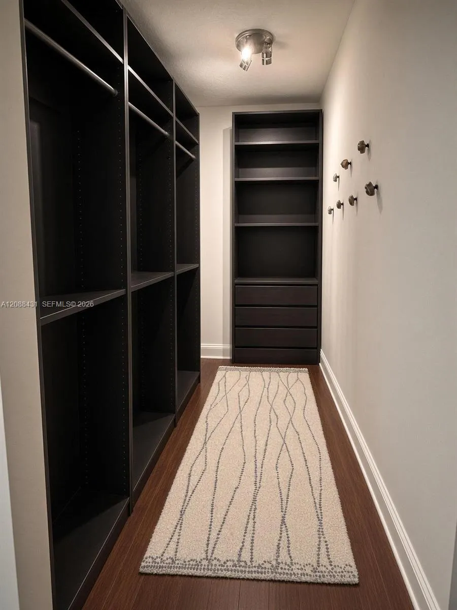 41 SE 5th St #801 Miami, FL 33131