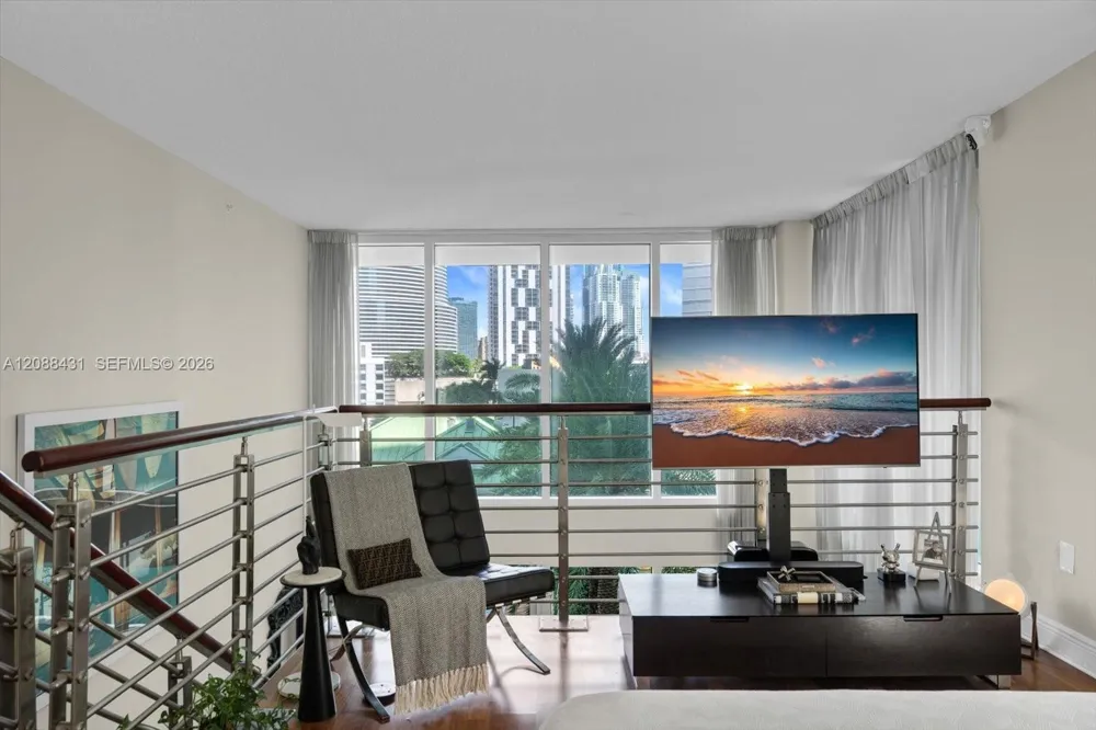 41 SE 5th St #801 Miami, FL 33131
