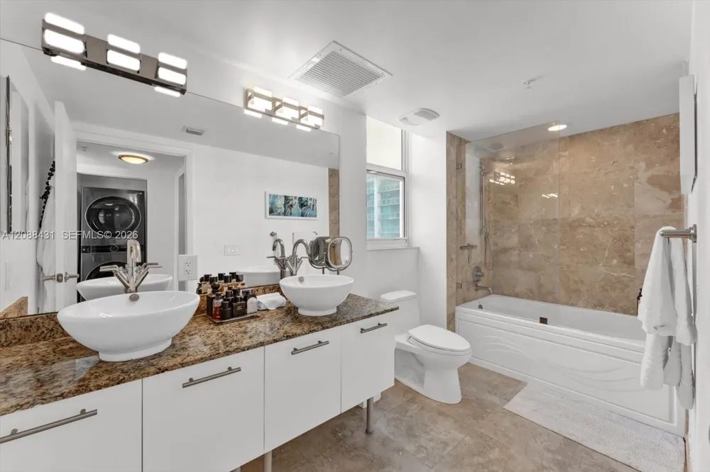 41 SE 5th St #801 Miami, FL 33131