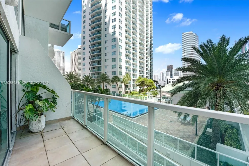 41 SE 5th St #801 Miami, FL 33131