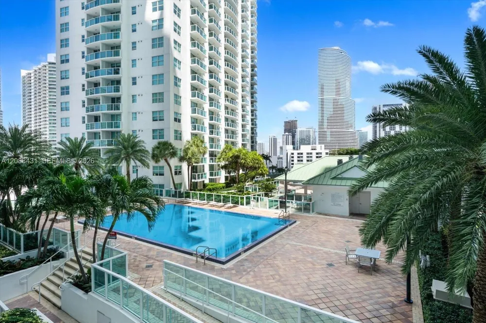 41 SE 5th St #801 Miami, FL 33131