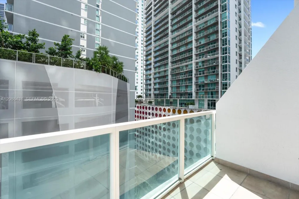 41 SE 5th St #801 Miami, FL 33131