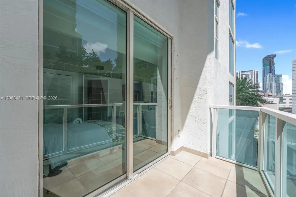 41 SE 5th St #801 Miami, FL 33131
