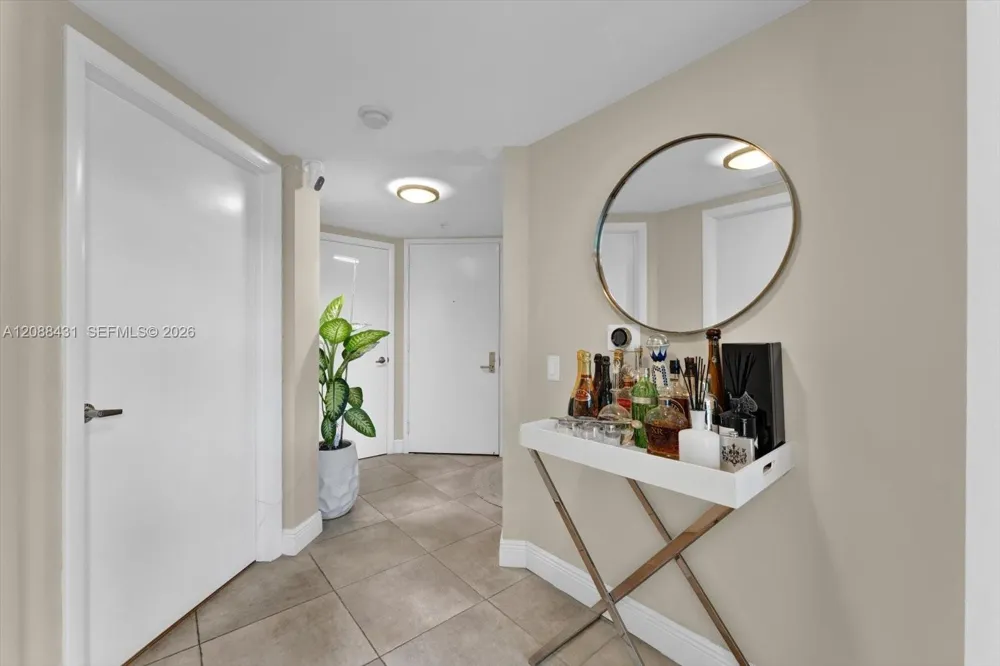 41 SE 5th St #801 Miami, FL 33131