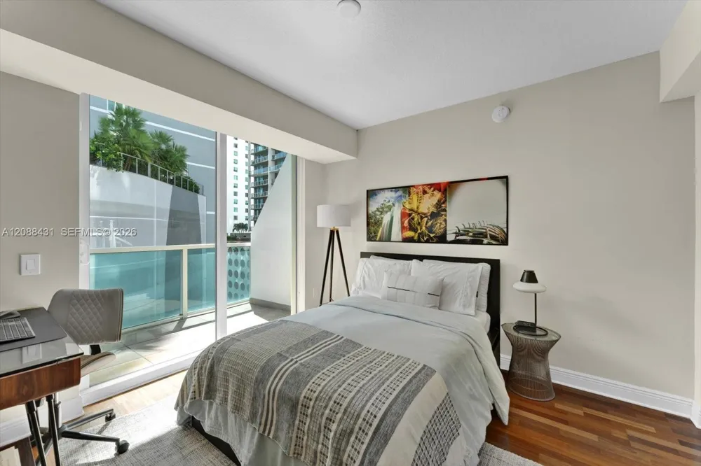 41 SE 5th St #801 Miami, FL 33131