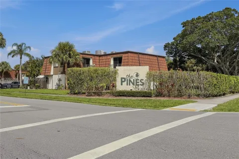 2160 White Pine Cir #B