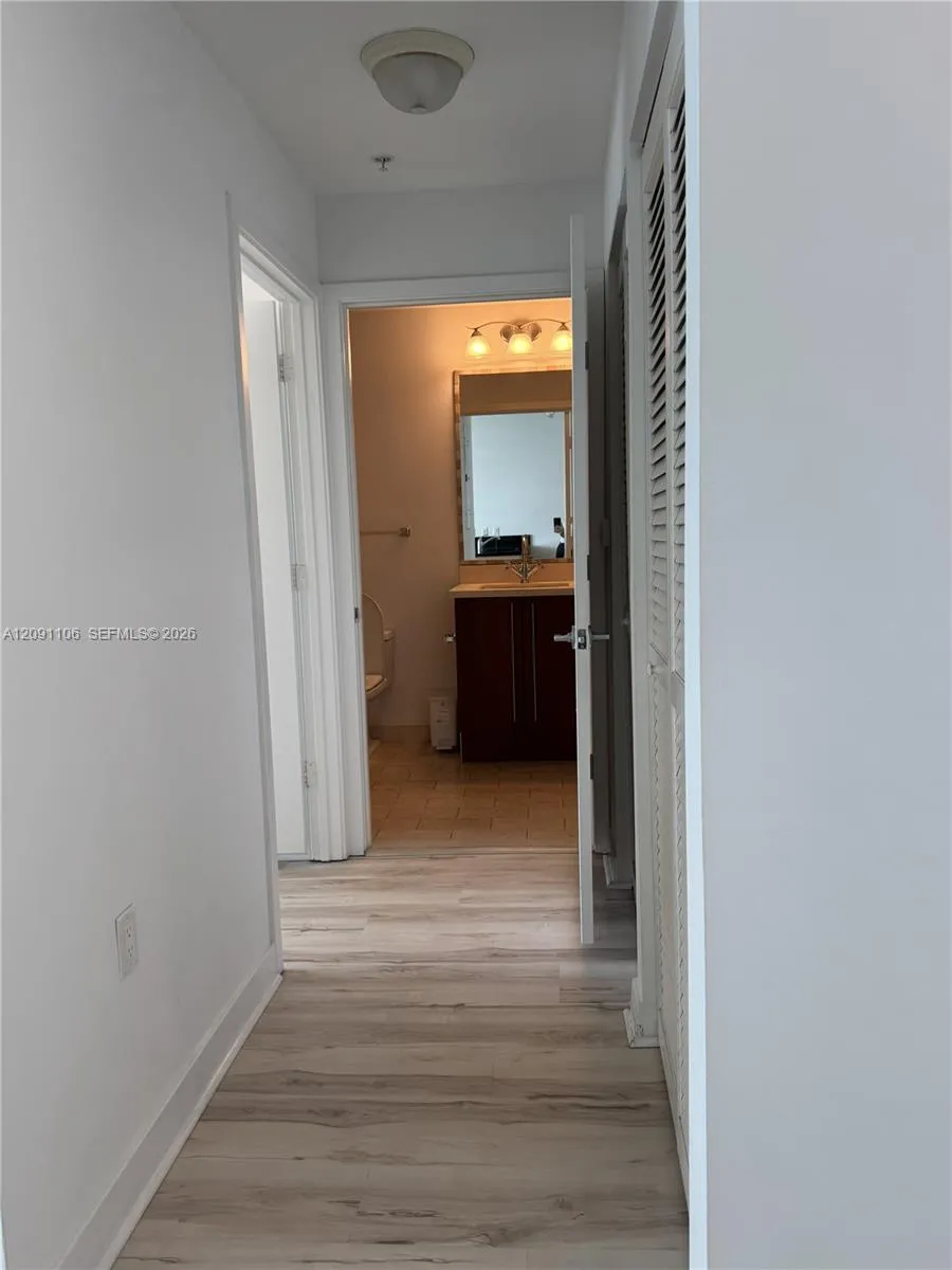 79 SW 12th St #3005 Miami, FL 33130