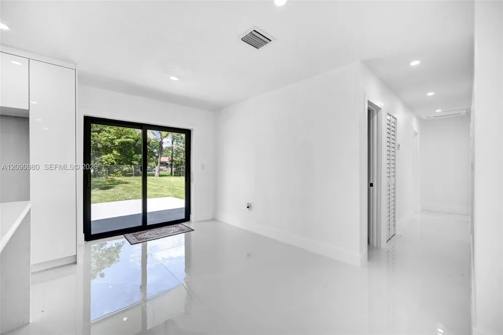 51 NW 161st St Miami, FL 33169