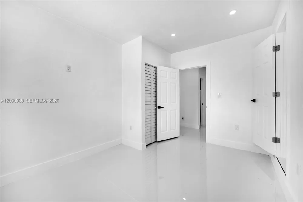 51 NW 161st St Miami, FL 33169