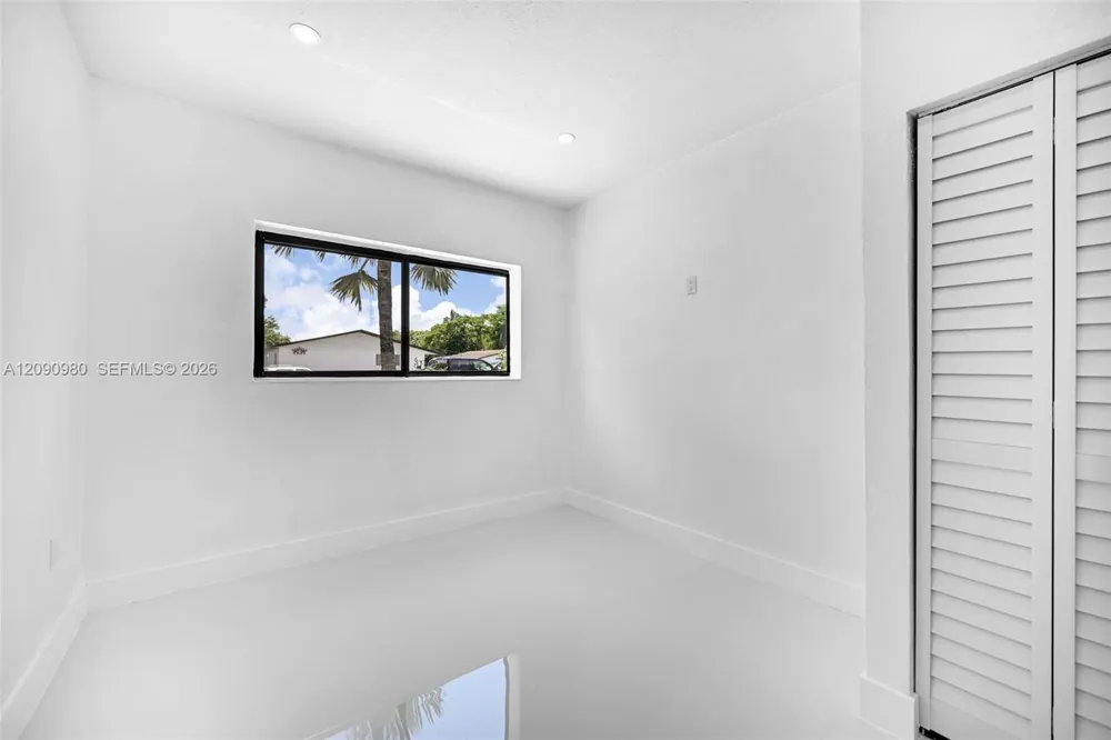 51 NW 161st St Miami, FL 33169