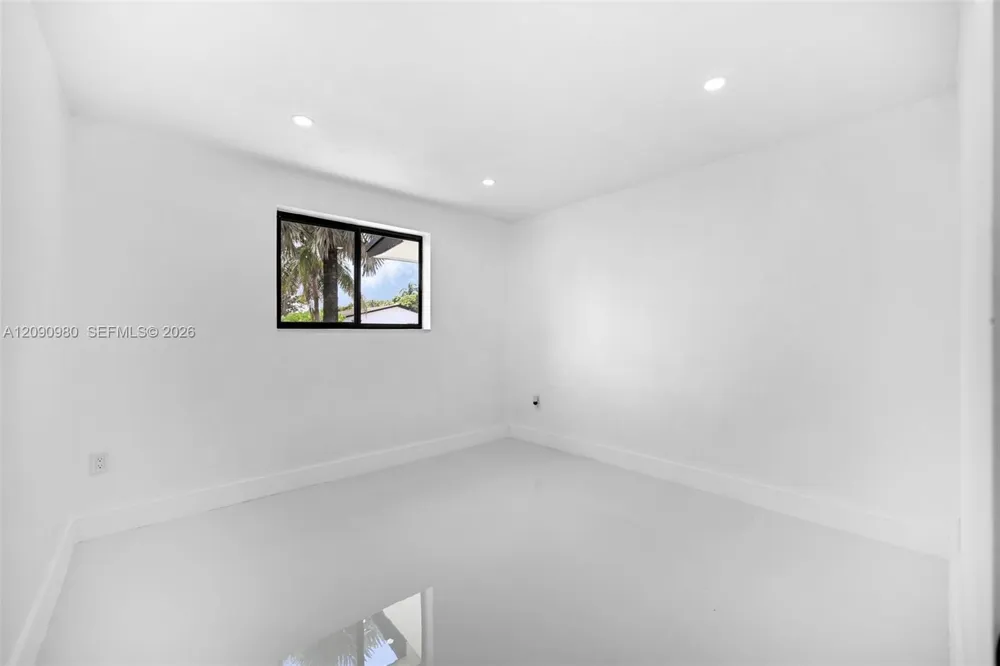 51 NW 161st St Miami, FL 33169