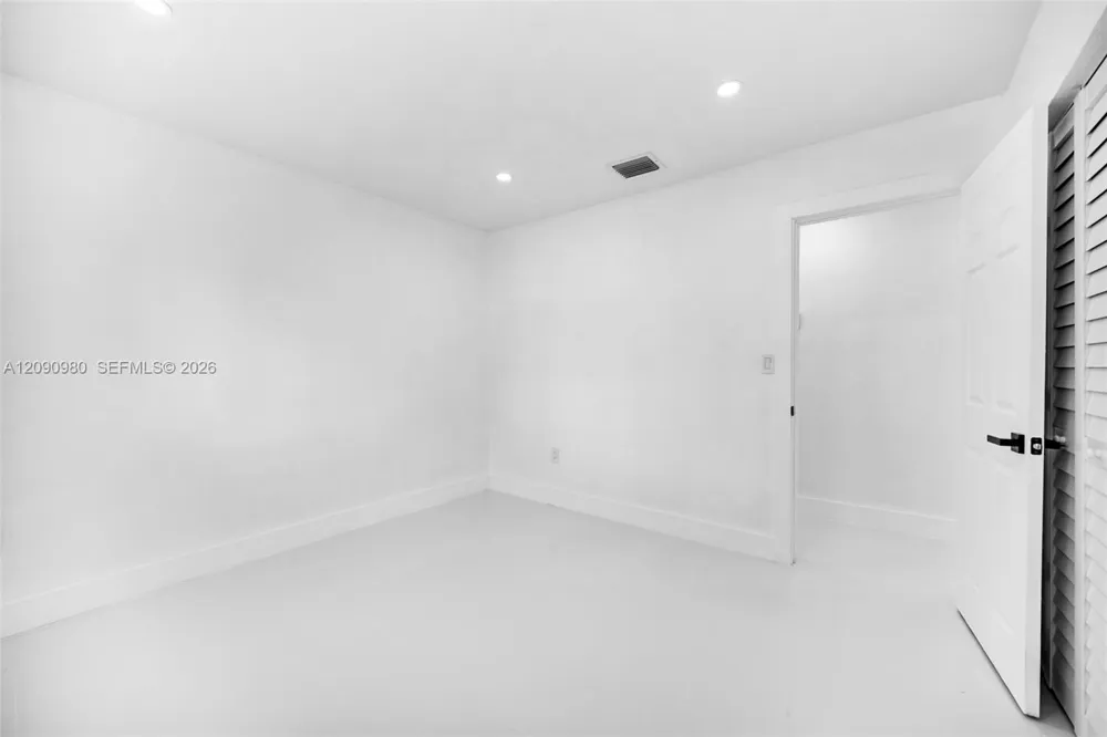 51 NW 161st St Miami, FL 33169